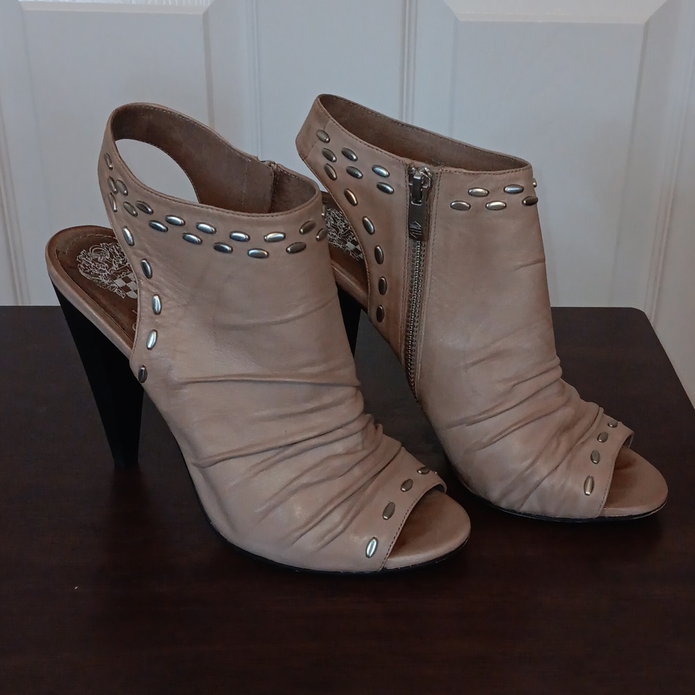 Vince Camuto Women's 8.5 5" Heel Leather Tan Peep Toe Booties Zip-up